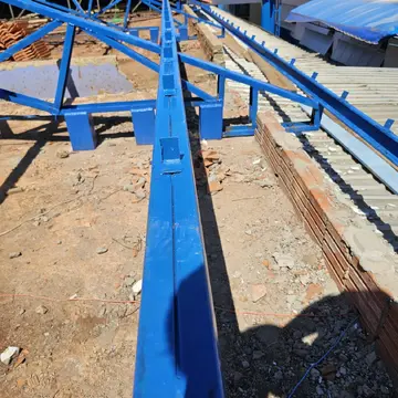 Treliças metálicas preparadas para montagem