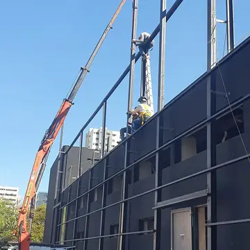 Estrutura metálica instalada em edificação