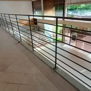 Guarda-corpo em área de circulação